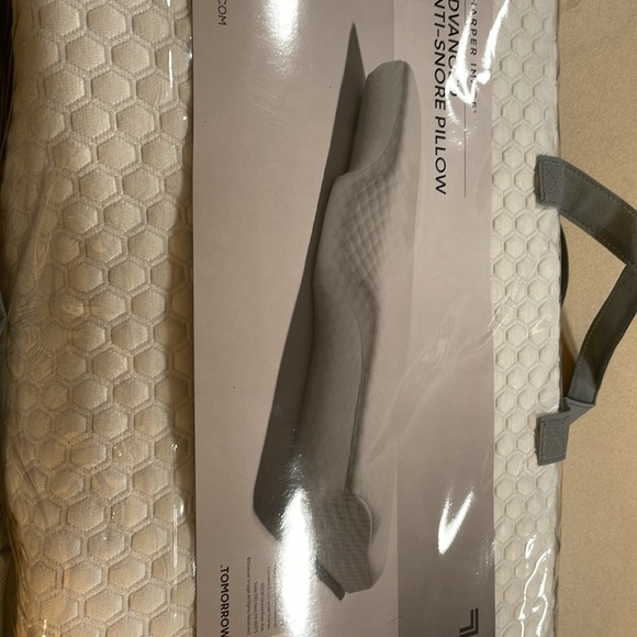 Sharper Image anti-snore pillow - Picture 2 of 4